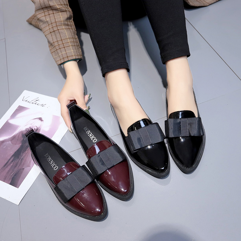 Womens Heels - Schwarze/Weinrote Lackleder-Spitzschuhe, Slipper mit Schleifenknoten, Vielseitige